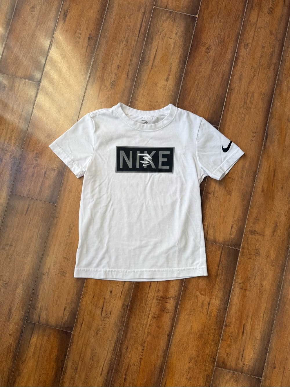 Kids Nike White Logo Tee, Size 5/6